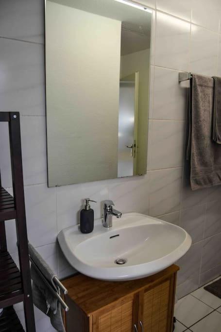 Schoene Dachgeschosswohnung Nahe Koeln Bagian luar foto