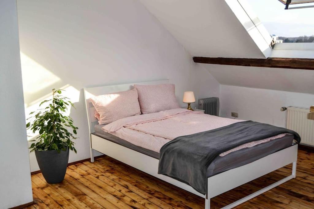 Schoene Dachgeschosswohnung Nahe Koeln Bagian luar foto